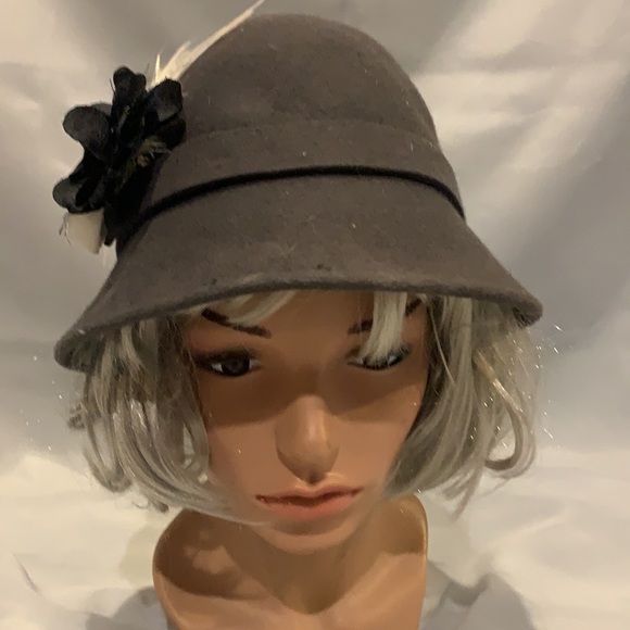 Felt gray cloche  hat - Picture 2 of 3